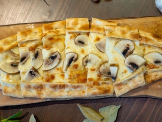 Mantarlı Pide görseli