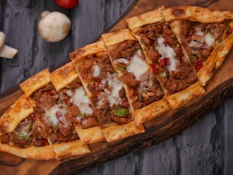 Kuşbaşılı Kaşarlı Pide görseli