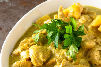 Curry Soslu Tavuklu Pilav görseli