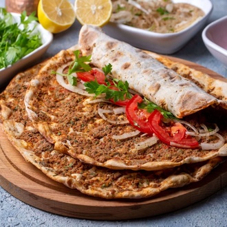 Lahmacun görseli