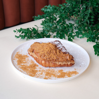 Biscoff Lotus Croissant görseli