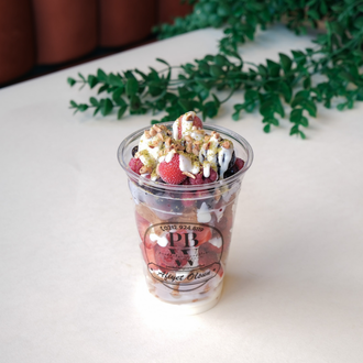Çilekli Çikolatalı Cup Waffle görseli