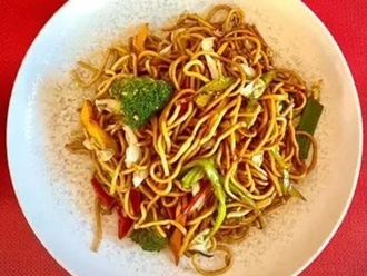 Sebzeli Noodle görseli