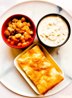 Etli Kuru Fasülye & Fırın Makarna & Cacık görseli