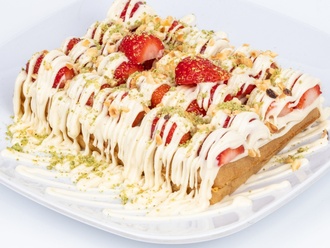 Beyaz Çikolatalı Çilekli Waffle (2 Kişilik) görseli