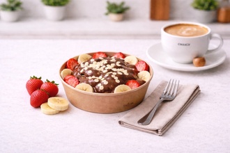 Çilek & Muzlu Küp Waffle (Yarım Lezzet) görseli