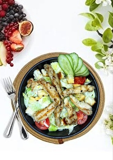 Tavuklu Sezar Salatası görseli