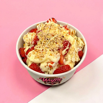 Beyaz Çikolatalı Çilekli Waffle Bowl (Büyük) görseli