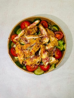 Çıtır Tavuklu Salata görseli