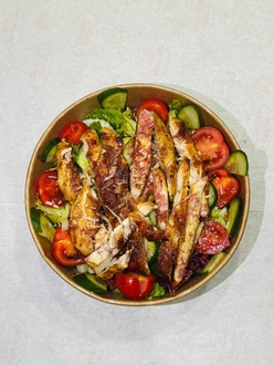 Izgara Tavuklu Salata görseli