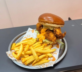 Fried Chicken Cheese Burger görseli