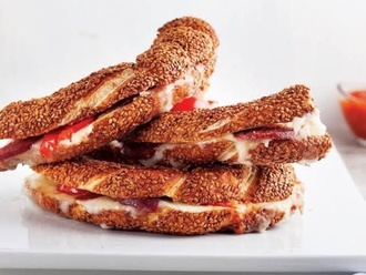 Sucuklu Simit Tost görseli