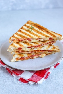 Kaşarlı Tost görseli