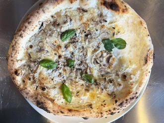 Krema Mantarlı Pizza görseli