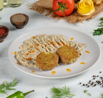 Vegan Patlıcan Beğendi Yatağı & Falafel görseli