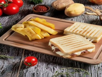 Kavurma Kaşarlı Tost görseli