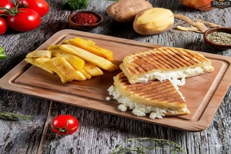 Beyaz Peynirli Bazlama Tost görseli