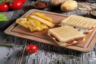 Sucuklu Tost görseli