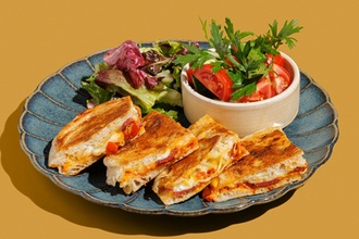 Cheddar Peynirli Bazlama Tost görseli