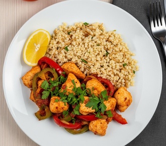 Acılı Tavuk Sote & Bulgur Pilavı görseli