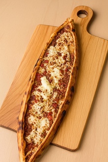 Kıymalı Kaşarlı Pide görseli