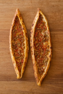 Kuşbaşılı Pide görseli