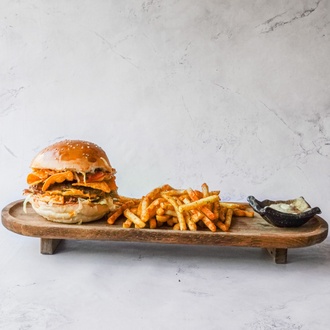 Barbekü Soslu Kasap Burger & Patates Kızartması görseli