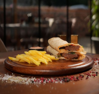 Izgara Köfte Dürüm & Patates Kızartması görseli