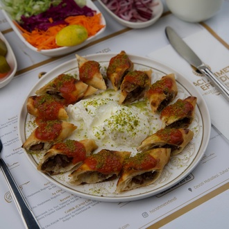 Kuzu Sarma Beyti Cağ Kebabı görseli