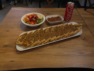 Kıymalı Pide (70 Cm)+coca-cola (33 Cl) görseli