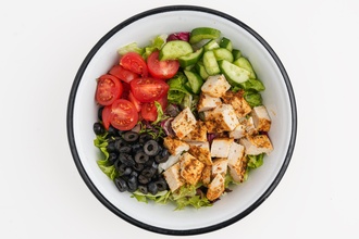 Tavuklu Akdeniz Salata görseli