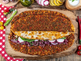 Antep Usulü Lahmacun görseli