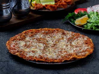 Kaşarlı Lahmacun görseli