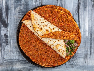 Lahmacun görseli