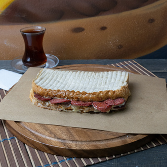 Ayvalık Ekmeğine Karışık Tost görseli