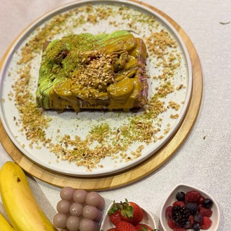 Fıstık Ve Karamel Soslu Klasik Waffle (Büyük) görseli