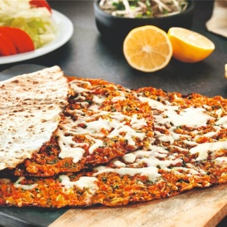 Kaşarlı Lahmacun görseli