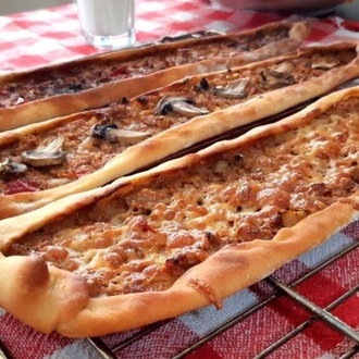 Kaşarlı Mantarlı Pide görseli