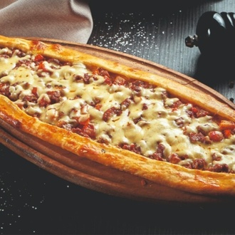 Kuşbaşılı Kaşarlı Pide görseli