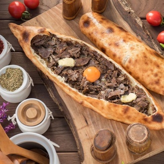 Kavurmalı Kaşarlı Pide görseli