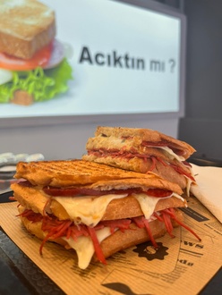 Sucuklu Ayvalık Tostu görseli