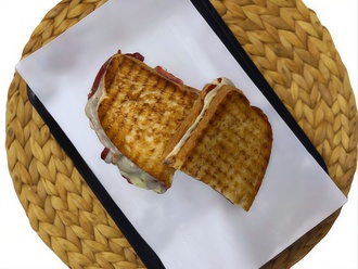 Pastırmalı Ayvalık Tostu görseli