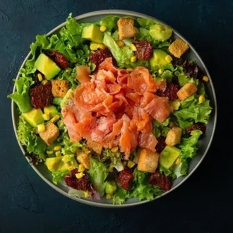 Smoked Salmon Salad / Füme Somonlu Salata görseli