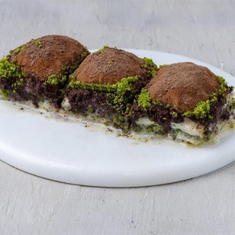 Antep Fıstıklı Çikolatalı Soğuk Baklava görseli