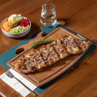 Kuşbaşılı Pide görseli