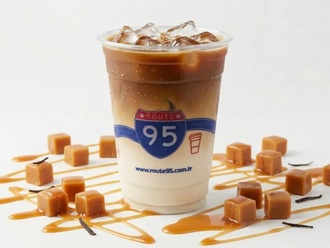Iced Caramel Macchiato (14 Oz) görseli