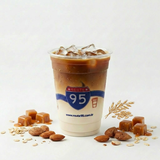 Salted Oat Iced Latte (14 Oz) görseli