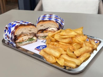 Chicken Cutlet Hero Sandviç & Kaşık Patates görseli