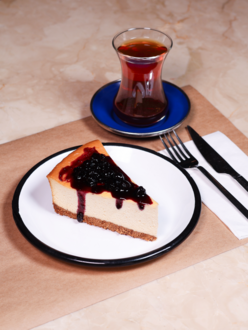 Siyez Bisküvili Şekersiz Aronyalı Cheesecake görseli