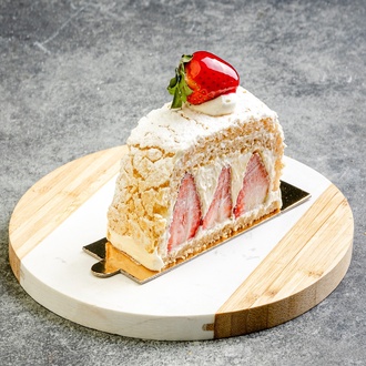 Çilekli Kardinal Pasta görseli